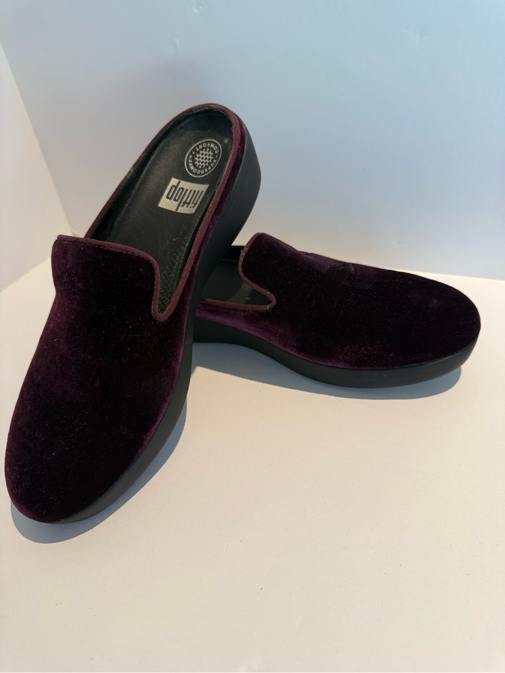 Fit Flop - Velvet Slip-On Loafers in Deep Plum Size 8